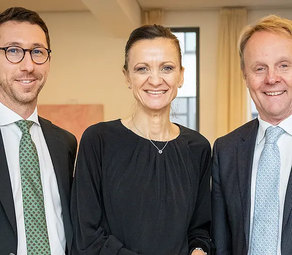 Auf dem Foto ist Andrej Philippi, Claudia Rathfux und Martin Debusmann zu sehen