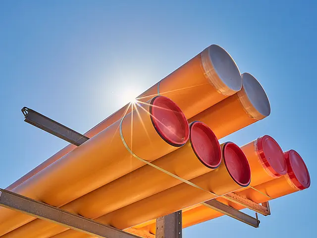 Gasrohre liegen auf einem Träger